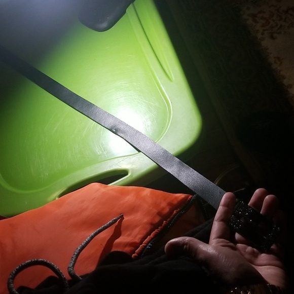 Females Guess Belt size 6 - Picture 2 of 3